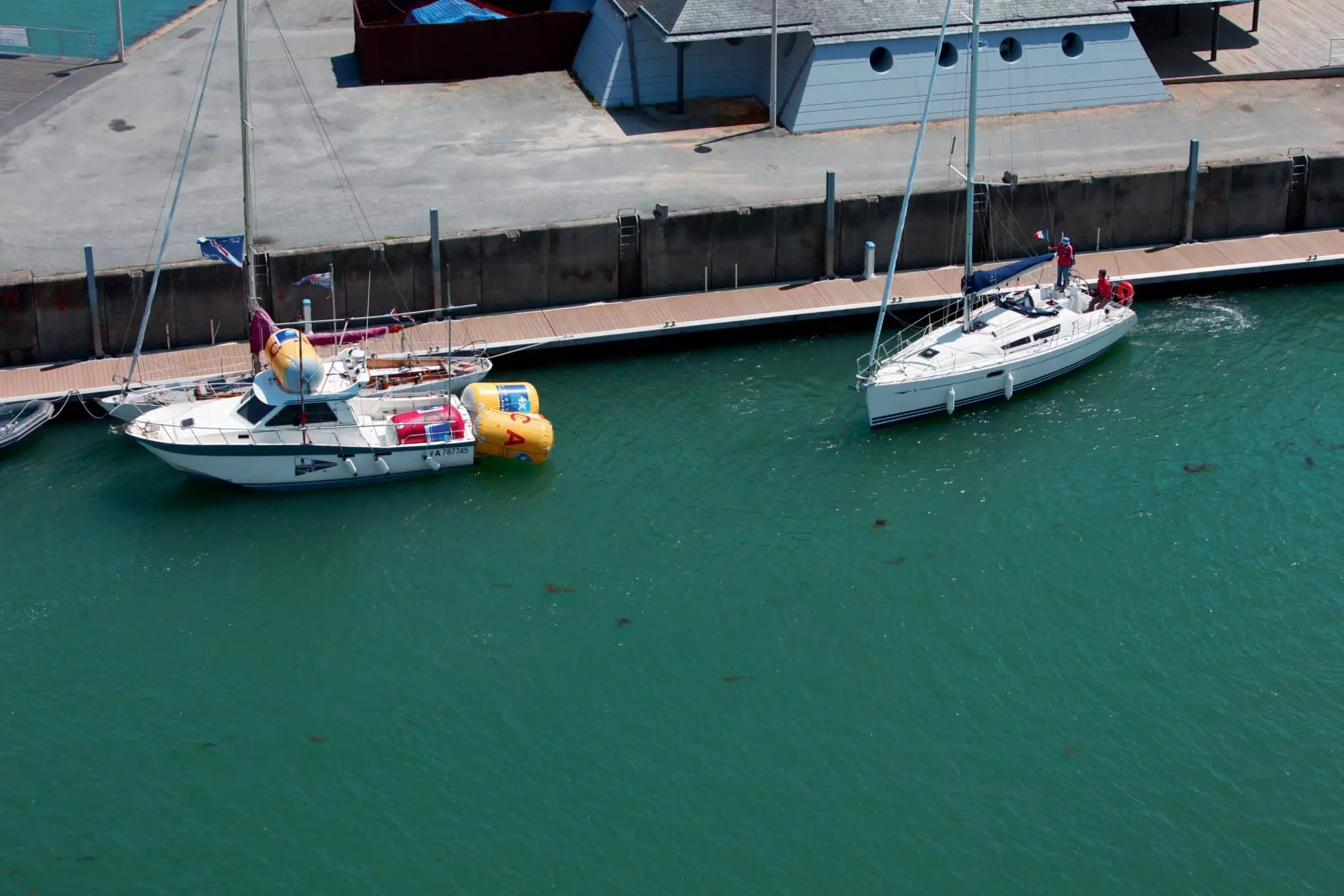 Départ du quai : manœuvre clé à maîtriser pour votre permis bateau à Lyon
